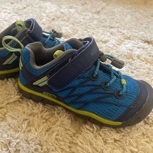KEEN•Tennis shoes•toddler size 9